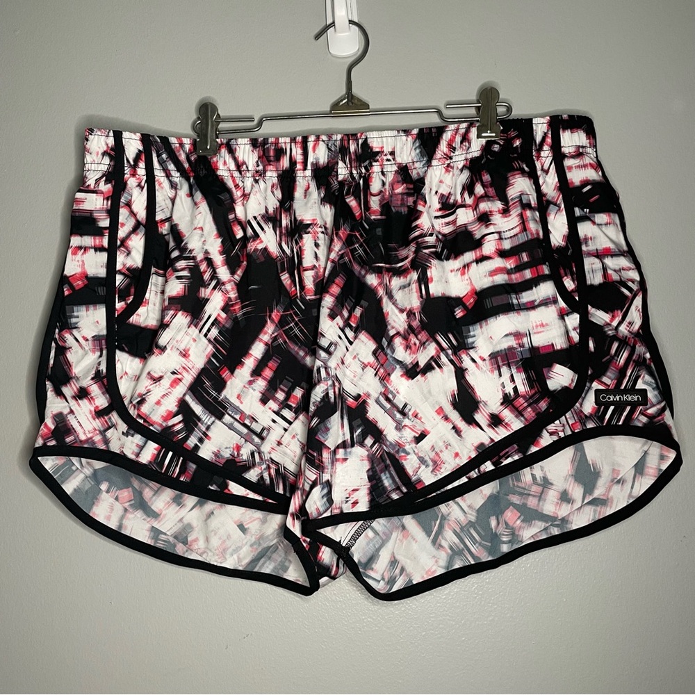 CALVIN KLEIN NWT WOMEN'S COMFORTABLE  RUNNING SHORTS With Pockets SZ/XXL